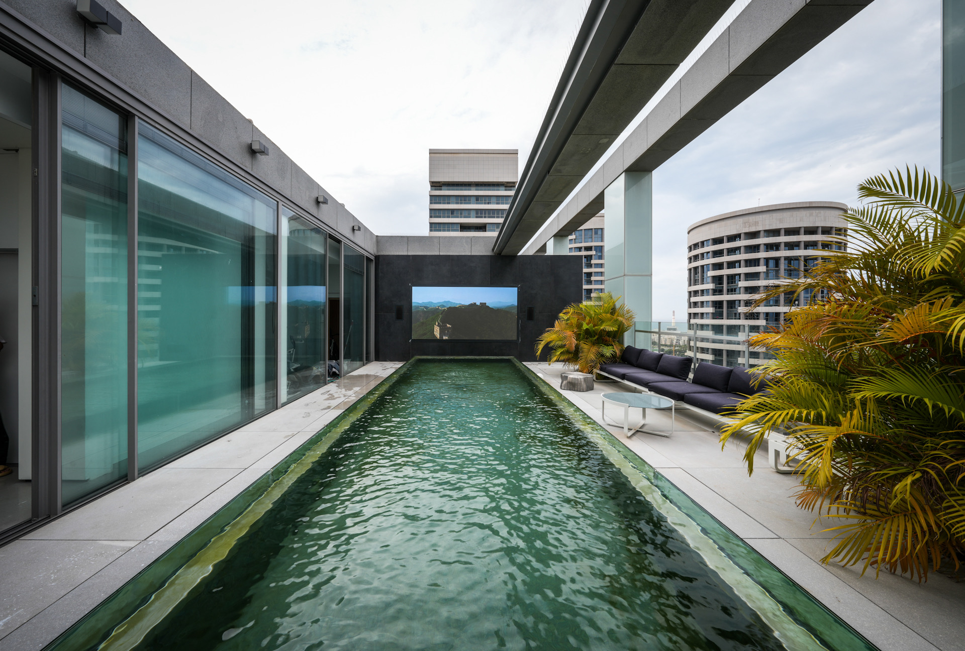Un penthouse d’une beauté spectaculaire au sommet de la tour dans le luxueux quartier Parc Tsameret à Tel Aviv
