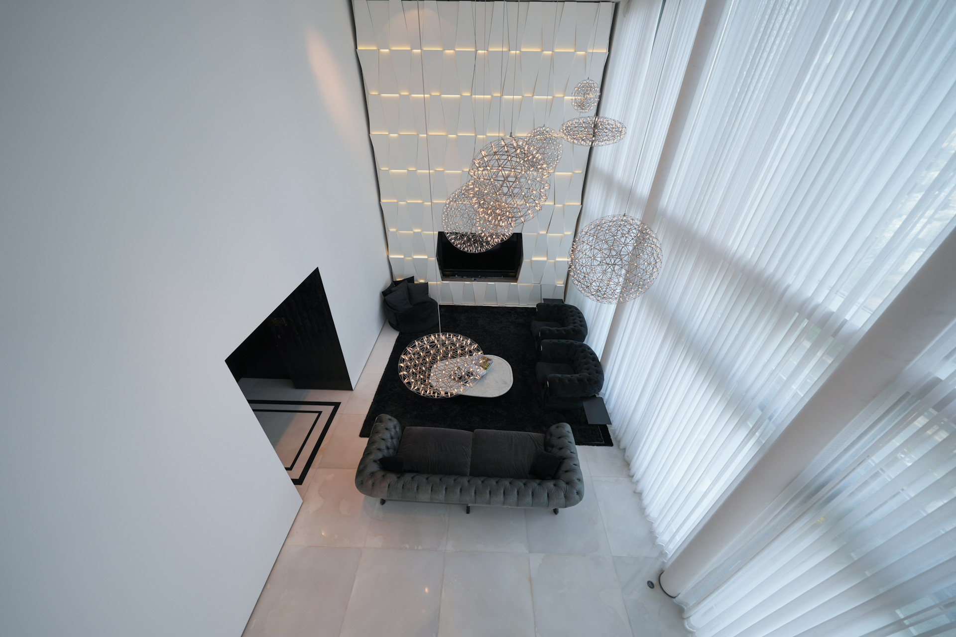 A spectacular penthouse at the top of the tower in the prestigious Park Tzameret Neighborhood in Tel Aviv