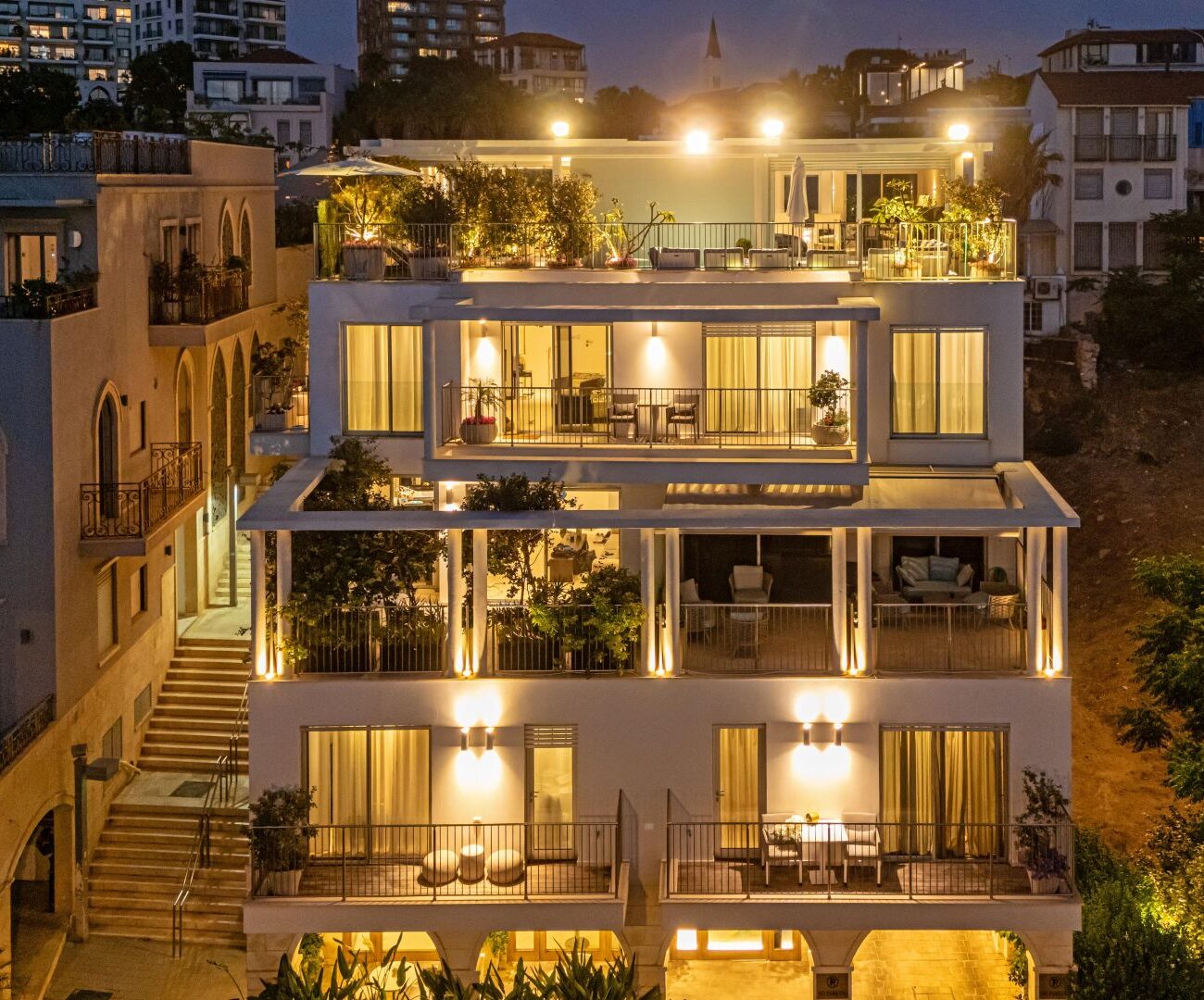 Some properties speak for themselves. You simply walk in, look around, feel—and know. This is it. The place. The moment. Life itself. This penthouse, nestled in the heart of historic Jaffa Port, isn’t just situated on the waterfront—it is part of the sea, the light, the quiet, and the dream you always had.